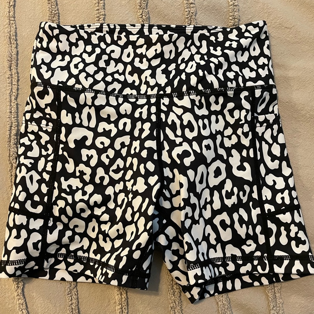 Zyia Black and White Leopard Light n Tight Pocket Hustle Shorts